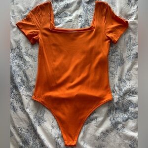 Aritzia Babaton Contour Squareneck Shortsleeve Bodysuit